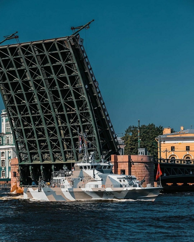 Фотоотчет с военно-морского парада в честь Дня ВМФ в Санкт-Петербурге
