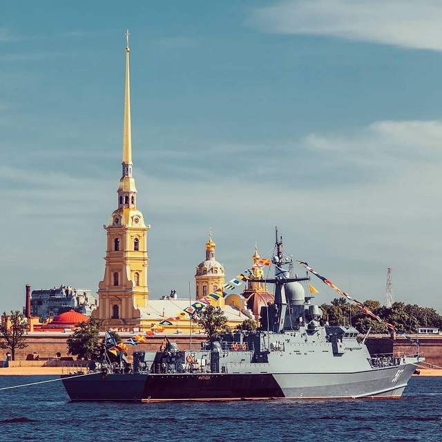 Фотоотчет с военно-морского парада в честь Дня ВМФ в Санкт-Петербурге