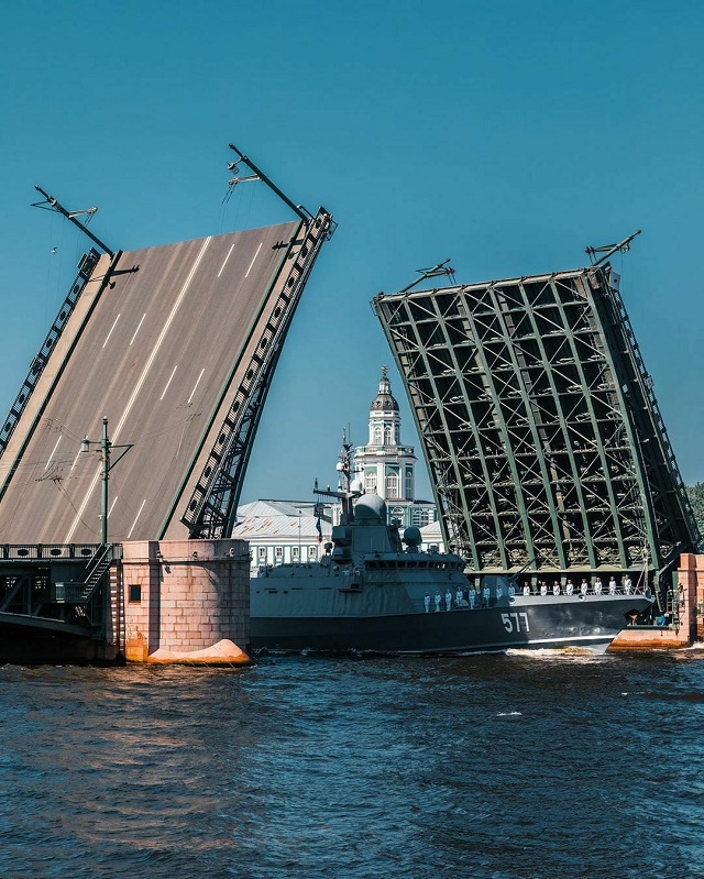 Фотоотчет с военно-морского парада в честь Дня ВМФ в Санкт-Петербурге