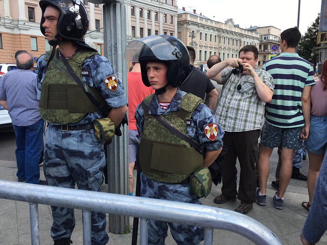 Фоторепортаж с московского митинга