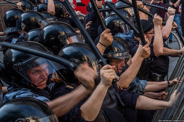 Фоторепортаж с московского митинга