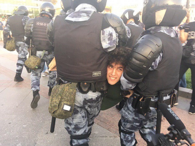 Фоторепортаж с московского митинга