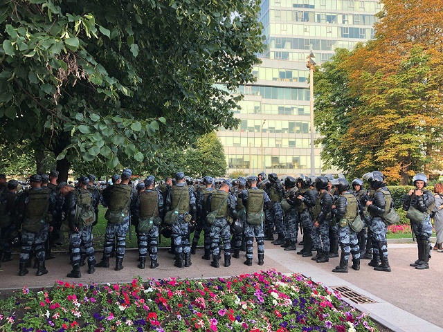 Фоторепортаж с московского митинга