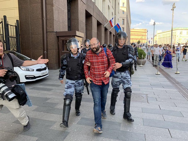 Фоторепортаж с московского митинга