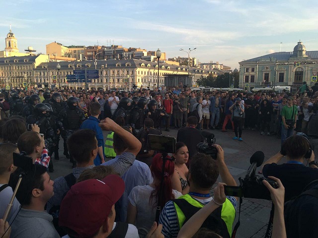 Фоторепортаж с московского митинга