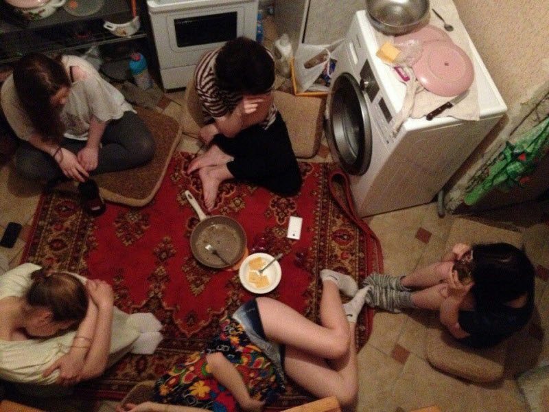 Забавы молодых: пьянки, гулянки, вписки