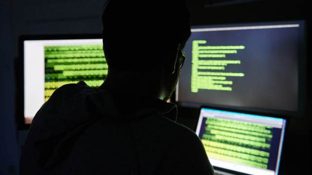 Эксперты Роскачества рассказали, как обезопасить свой компьютер и смартфон