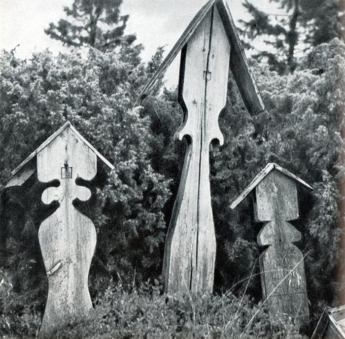 Почему церковь запретила ставить "кресты с крышей" Почему церковь запретила ставить "кресты с крышей"