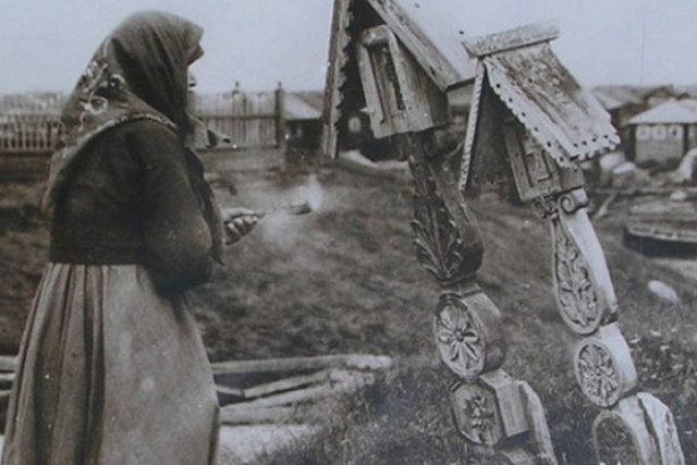 Почему церковь запретила ставить "кресты с крышей" Почему церковь запретила ставить "кресты с крышей"