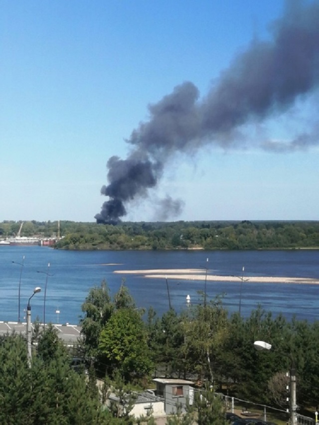 В Нижегородской области загорелся теплоход "Святая Русь"