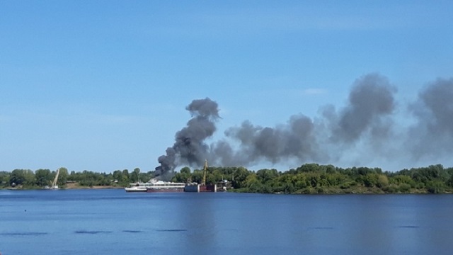 В Нижегородской области загорелся теплоход "Святая Русь"