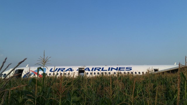 Пилотов, сумевших посадить самолет Airbus А321 на кукурузное поле, представят к государственным наградам