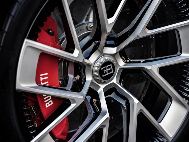 Bugatti представила гиперкар Centodieci за 597 миллионов рублей