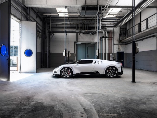 Bugatti представила гиперкар Centodieci за 597 миллионов рублей