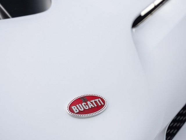 Bugatti представила гиперкар Centodieci за 597 миллионов рублей