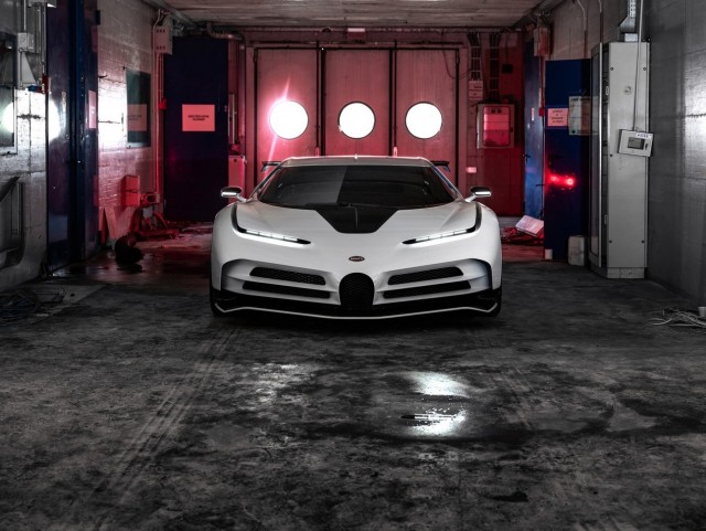 Bugatti представила гиперкар Centodieci за 597 миллионов рублей