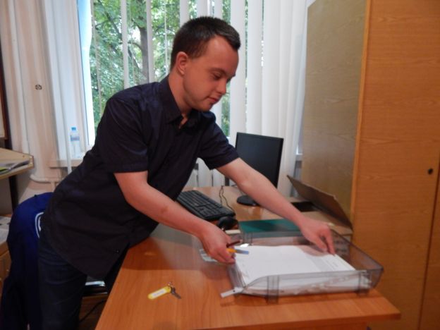 Украинец с синдромом Дауна впервые получил высшее образование и устроился на работу Украинец с синдромом Дауна впервые получил высшее образование и устроился на работу