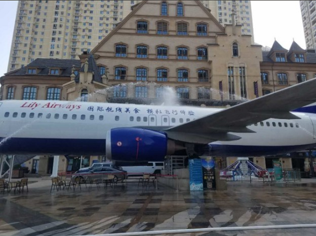 Китаец сделал ресторан из списанного Boeing 737 Китаец сделал ресторан из списанного Boeing 737