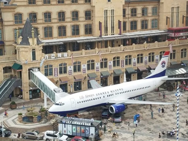 Китаец сделал ресторан из списанного Boeing 737 Китаец сделал ресторан из списанного Boeing 737