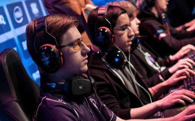 В российских школах будут давать уроки по игре в Dota 2 и FIFA В российских школах будут давать уроки по игре в Dota 2 и FIFA