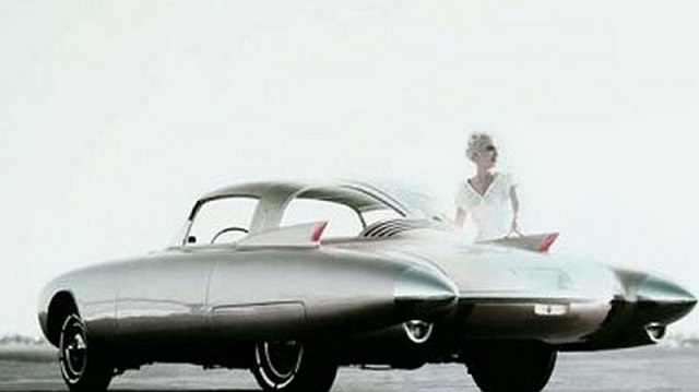 "Золотая ракета" - впечатляющий концепт-кар из стеклопластика "Золотая ракета" - впечатляющий концепт-кар из стеклопластика