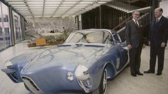 "Золотая ракета" - впечатляющий концепт-кар из стеклопластика "Золотая ракета" - впечатляющий концепт-кар из стеклопластика