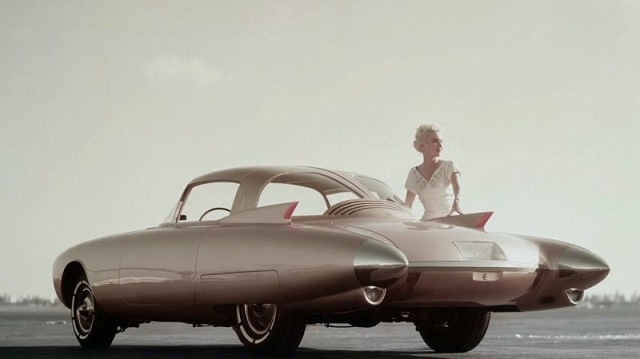 "Золотая ракета" - впечатляющий концепт-кар из стеклопластика "Золотая ракета" - впечатляющий концепт-кар из стеклопластика