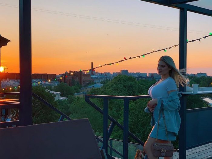 20-летняя внучка Михаила Боярского показала пышные формы в бикини на отдыхе в Турции