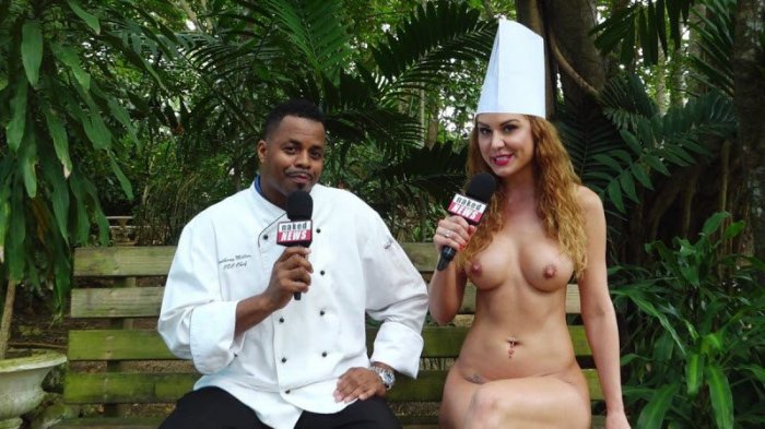 Горячие ведущие «Naked News»