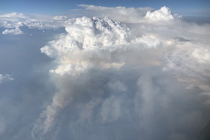 В NASA сфотографировали редкое явление – «огненные» облака
