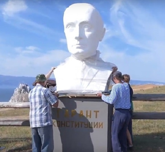 В Иркутской области установили бюст Владимира Путина, чтобы привлечь внимание властей