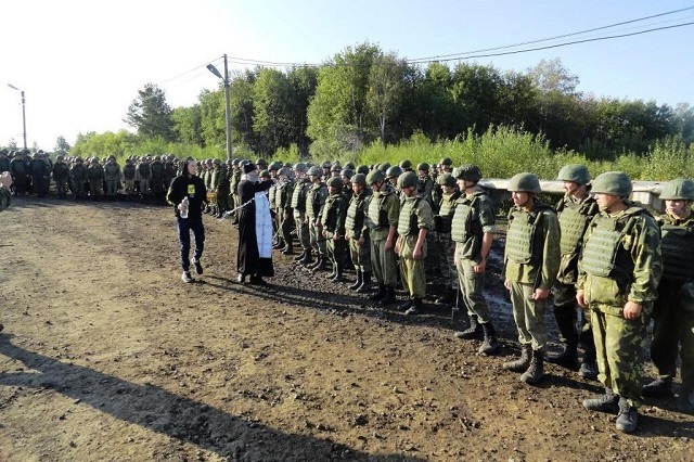 После взрывов боеприпасов в Ачинске воинские склады окропили святой водой