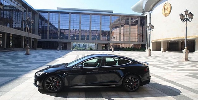Александр Лукашенко рассказал, что Илон Маск подарил ему автомобиль Tesla