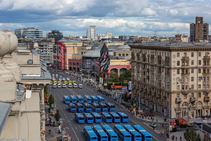 В Москве прошел парад коммунальной техники