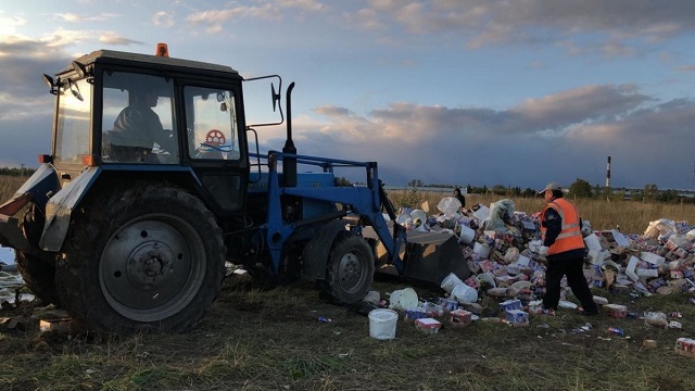 Огромная "алкогольная свалка" под Петербургом