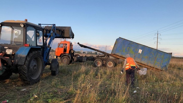 Огромная "алкогольная свалка" под Петербургом