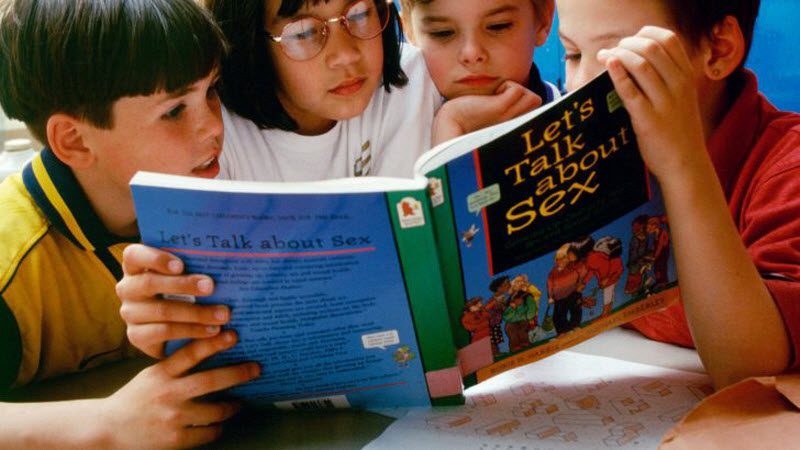 В Британии 6-летних детей научат, как правильно мастурбировать