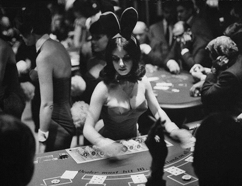 Девчата-крольчата: журналистка поработала кроликом Playboy в клубе и ей это понравилось