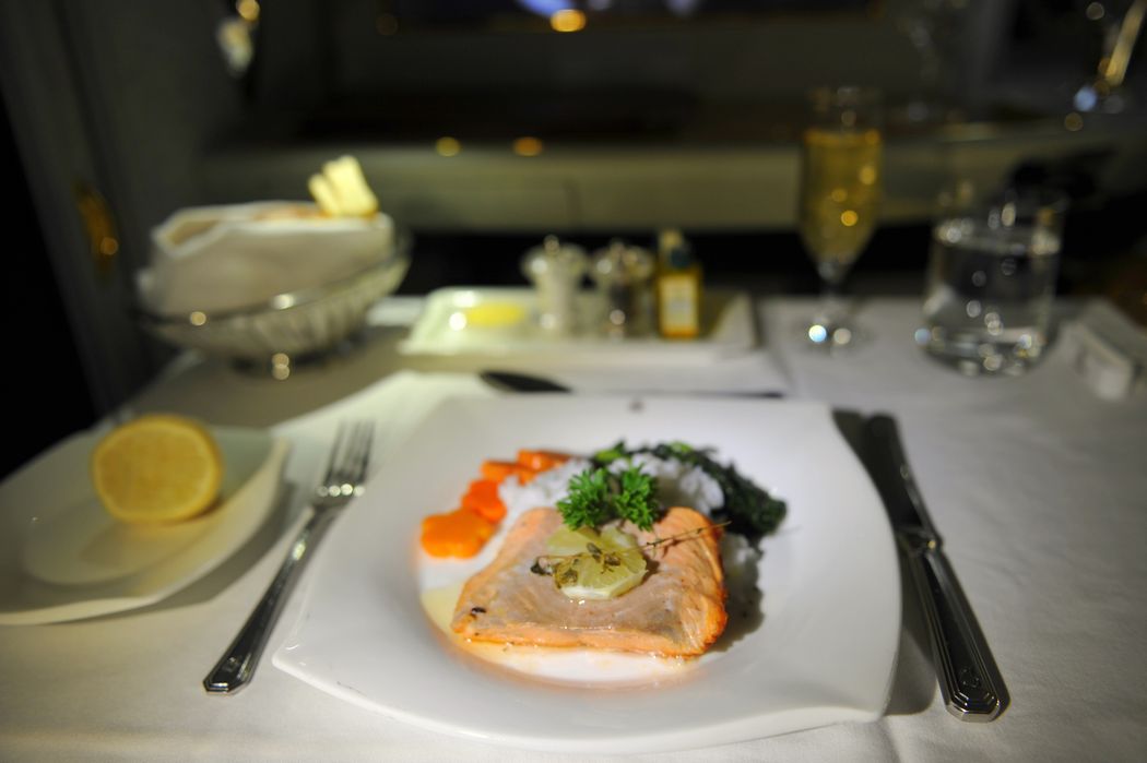 Еда на борту самолета в 15 авиакомпаниях