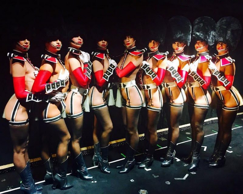 За кулисами всемирноизвестного парижского кабаре Crazy Horse