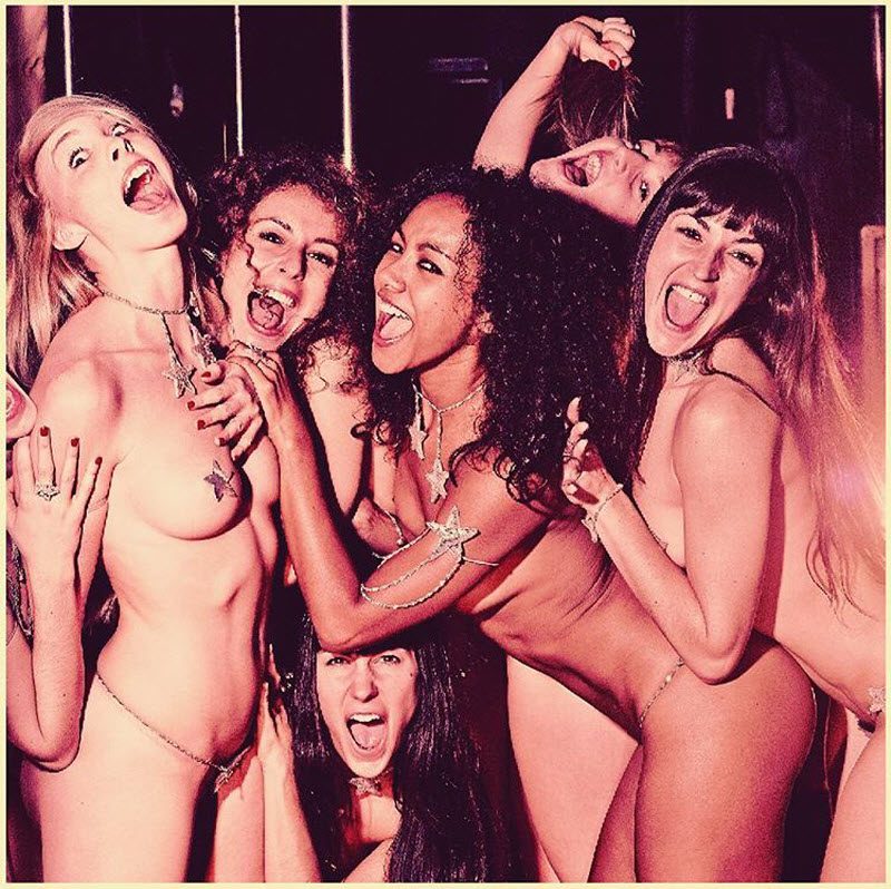 За кулисами всемирноизвестного парижского кабаре Crazy Horse