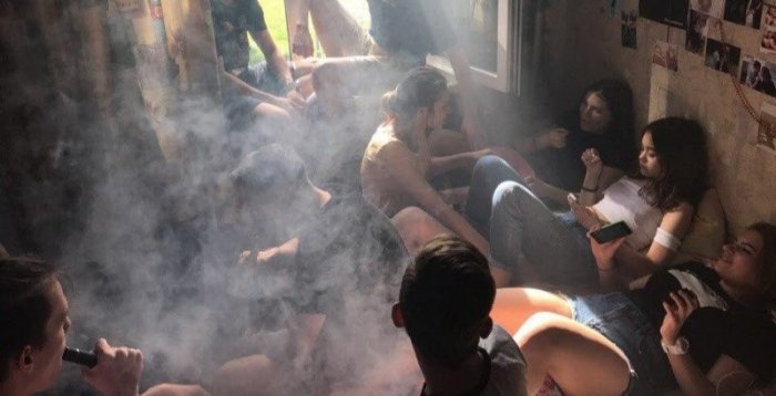 Забавы молодых: пьянки, гулянки, вписки