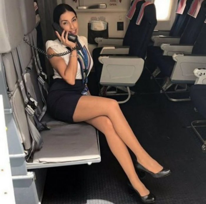 Симпатичные стюардессы