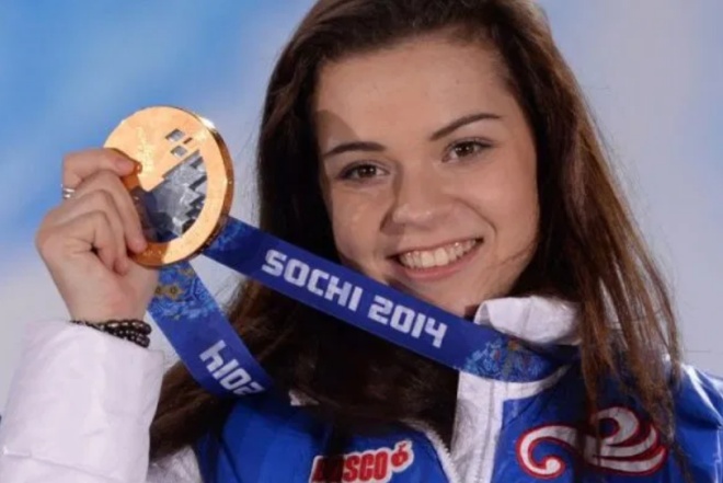 Олимпийская чемпионка Аделина Сотникова перевела «экстрасенсу» 2 миллиона рублей