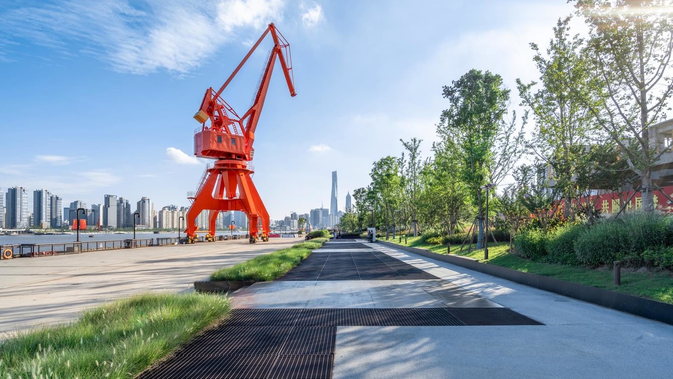 Прогулка по городскому парку в Шанхае Прогулка по городскому парку в Шанхае