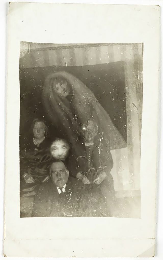 Мрачный фотошоп 1920-х годов: призрачные кадры Уильяма Хоупа