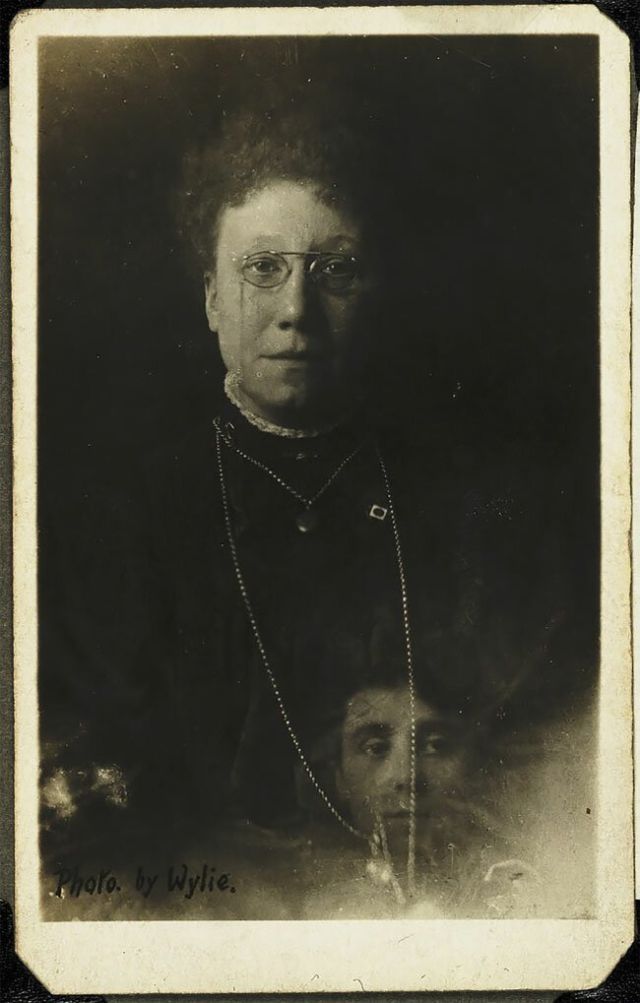 Мрачный фотошоп 1920-х годов: призрачные кадры Уильяма Хоупа