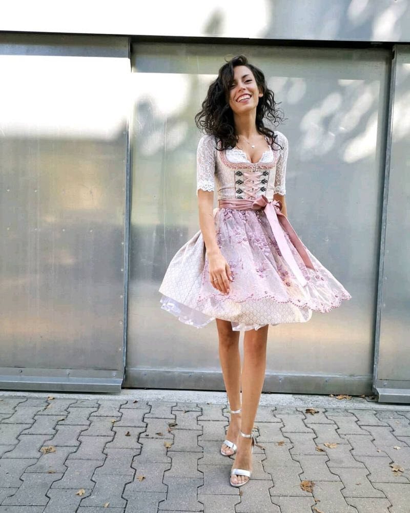 Пышногрудые фройляйн и море пива: как проходит Октоберфест 2019