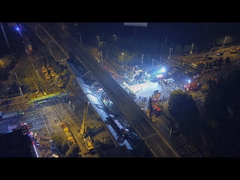 В Китае на машины обрушился мост
