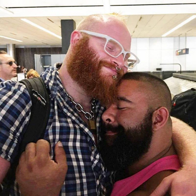 Мать судится с пятью бойфрендами сына